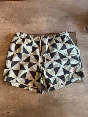 Men’s American Eagle Outfitters Mint Green and Black Geometric Swim Trunks - M